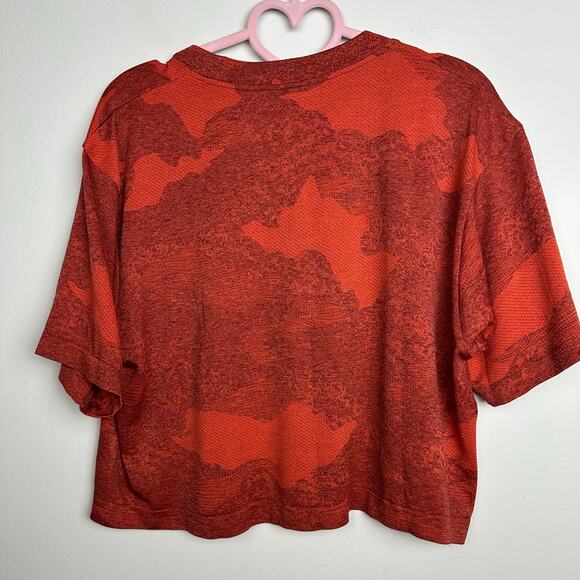 Gymshark NWOT ADAPT CAMO SEAMLESS CROP TOP Storm Red Size Large - Picture 7 of 7